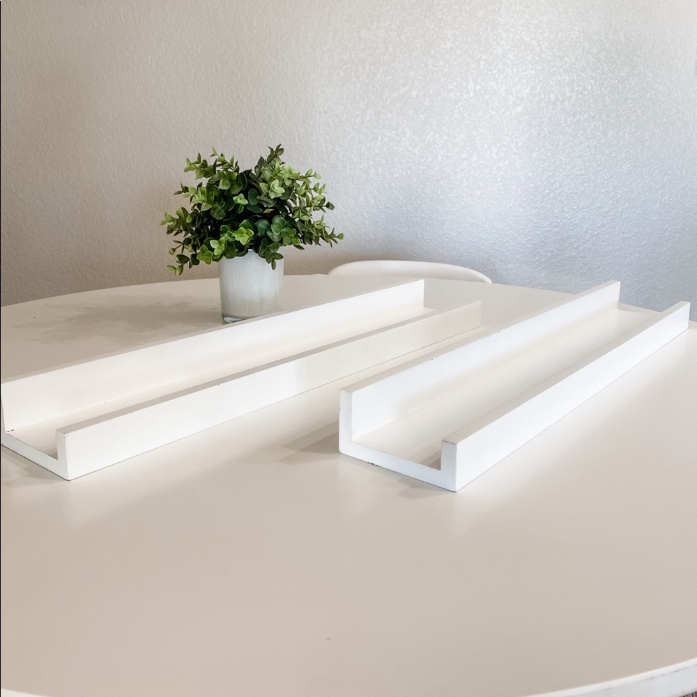 2 - 23x4 WHITE PHOTO LEDGES